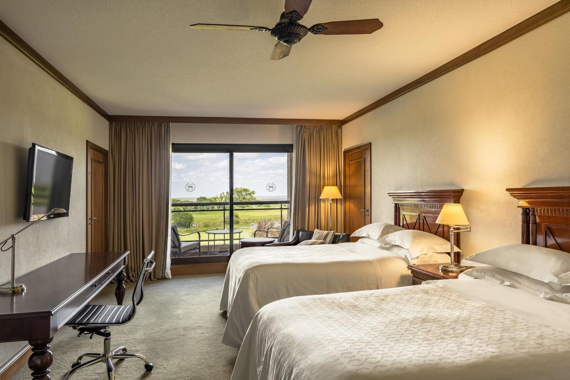 Sheraton Colonia Golf & Spa Resort Colonia del Sacramento Dış mekan fotoğraf A guest room at the Hilton San Diego Bayfront