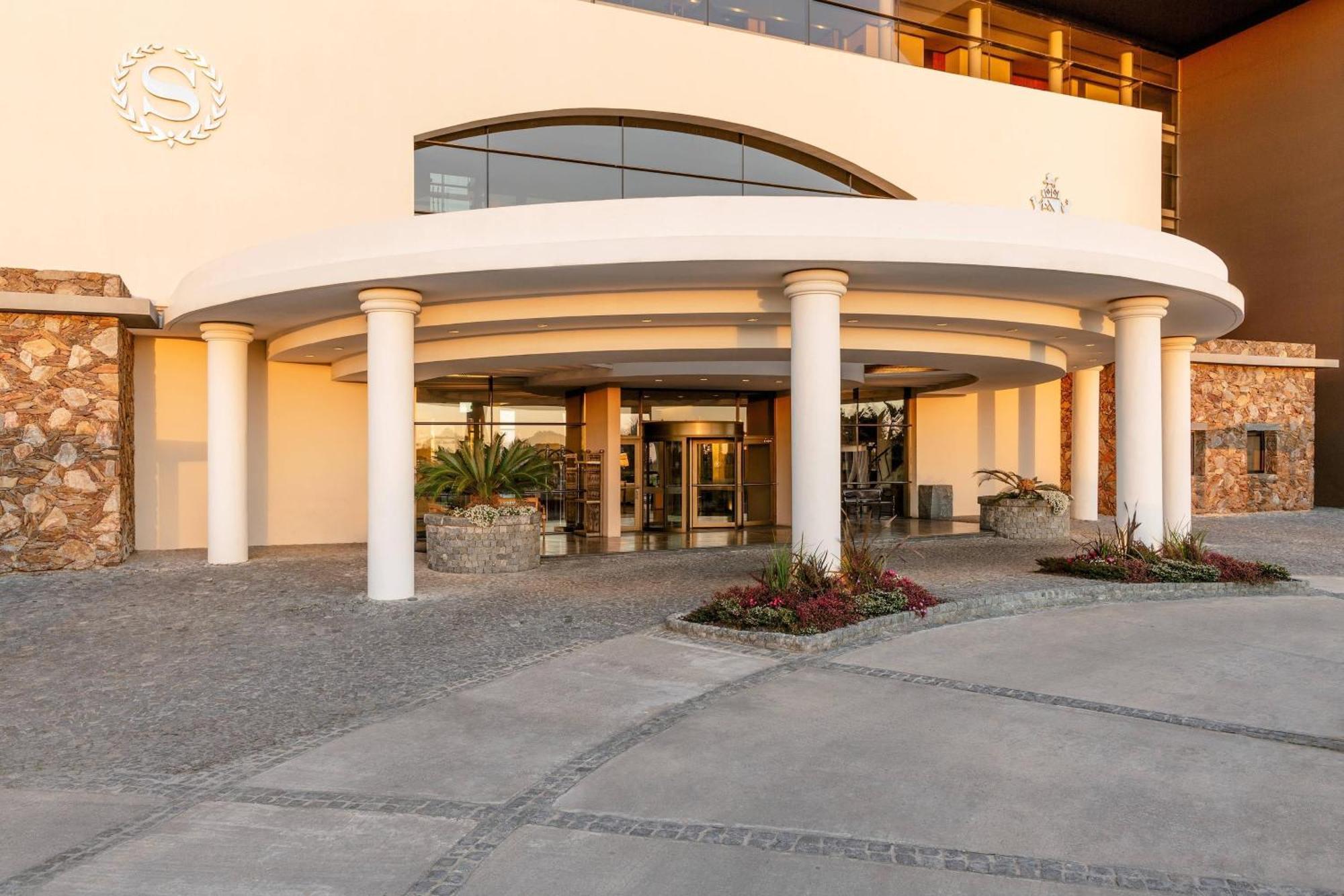 Sheraton Colonia Golf & Spa Resort Colonia del Sacramento Dış mekan fotoğraf Entrance of the hotel